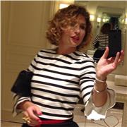 Diplomata presso Liceo socio psico pedagogico e laureata in scenografia e storia del tearto